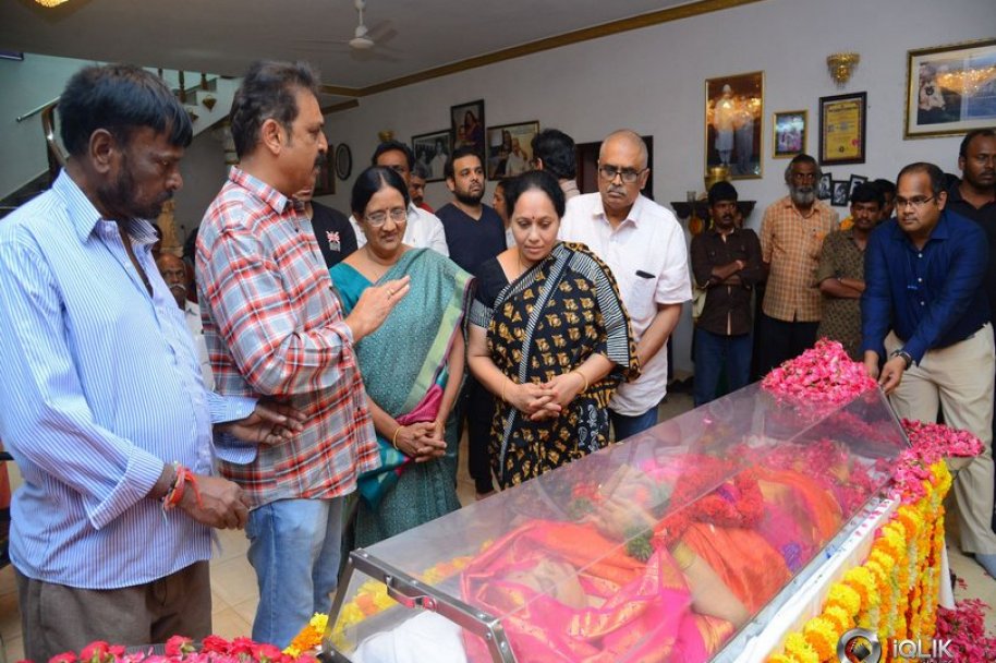 Celebrities-Pay-Homage-to-Vijaya-Nirmala-Garu